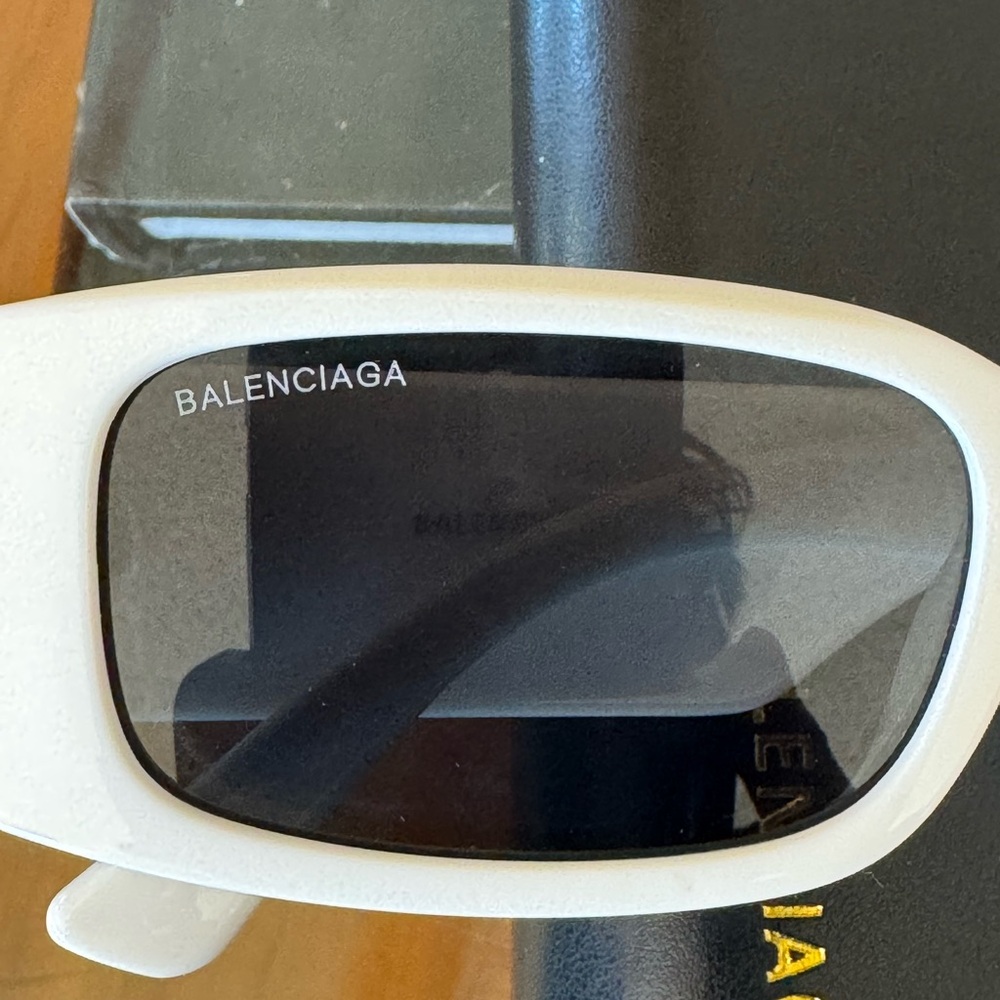 Balenciaga White Rectangular Sunglasses with Blac… - image 4